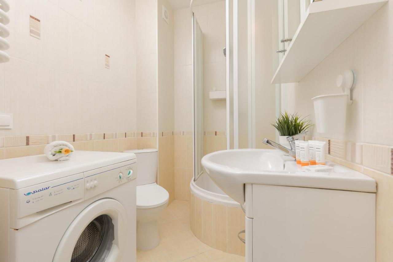 Metro Kabaty Lovely Studio Apartment By Noclegi Renters Warszawa Eksteriør billede